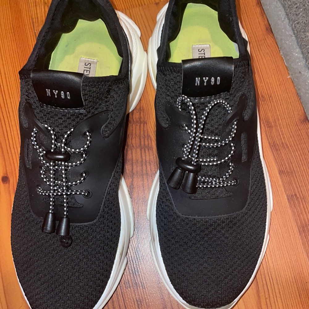 Women running sneakers
